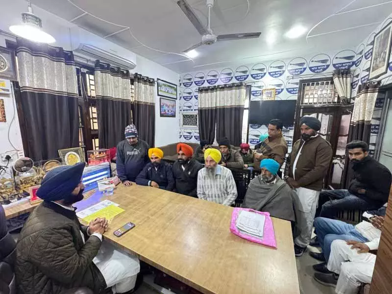 परिवहन मंत्री ने Patti में निवासियों की शिकायतों का समाधान किया परिवहन मंत्री ने Patti में निवासियों की शिकायतों का समाधान किया