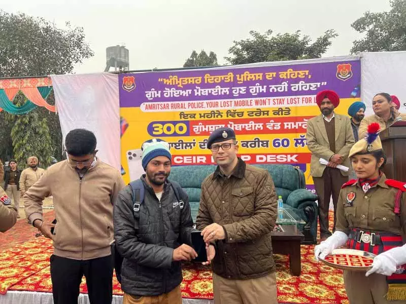 Amritsar ग्रामीण पुलिस ने 300 खोए हुए फोन मालिकों को लौटाए Amritsar ग्रामीण पुलिस ने 300 खोए हुए फोन मालिकों को लौटाए