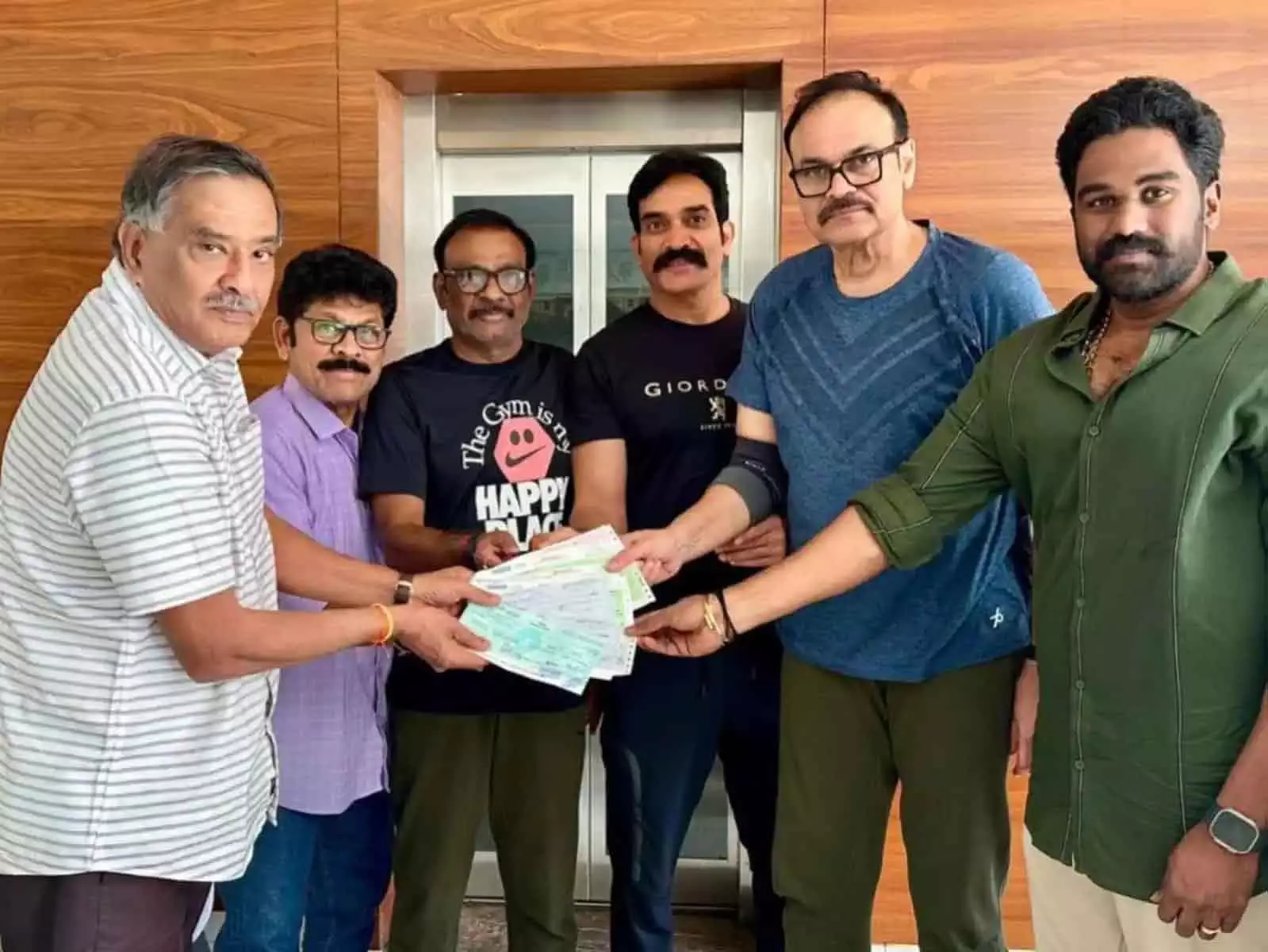 Pawan Kalyan की सेना को भाई का साथ: 48 लाख रुपये की मदद Pawan Kalyan की सेना को भाई का साथ: 48 लाख रुपये की मदद