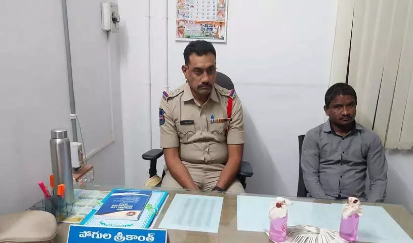 ACB ने एसआई को 15 हजार रुपये की रिश्वत लेते पकड़ा ACB ने एसआई को 15 हजार रुपये की रिश्वत लेते पकड़ा