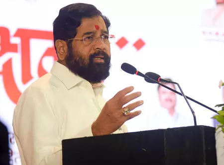 मुंबई : एकनाथ शिंदे ने नगर निगम चुनावों को विकास बनाम बयानबाजी की लड़ाई बताया मुंबई : एकनाथ शिंदे ने नगर निगम चुनावों को विकास बनाम बयानबाजी की लड़ाई बताया