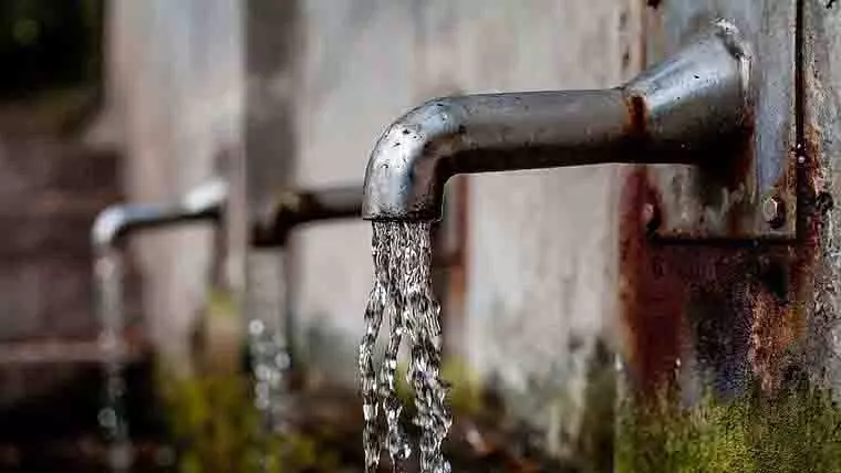मोरबे बांध पाइपलाइन की मरम्मत के बाद Navi Mumbai में पानी की सप्लाई बहाल हुई मोरबे बांध पाइपलाइन की मरम्मत के बाद Navi Mumbai में पानी की सप्लाई बहाल हुई