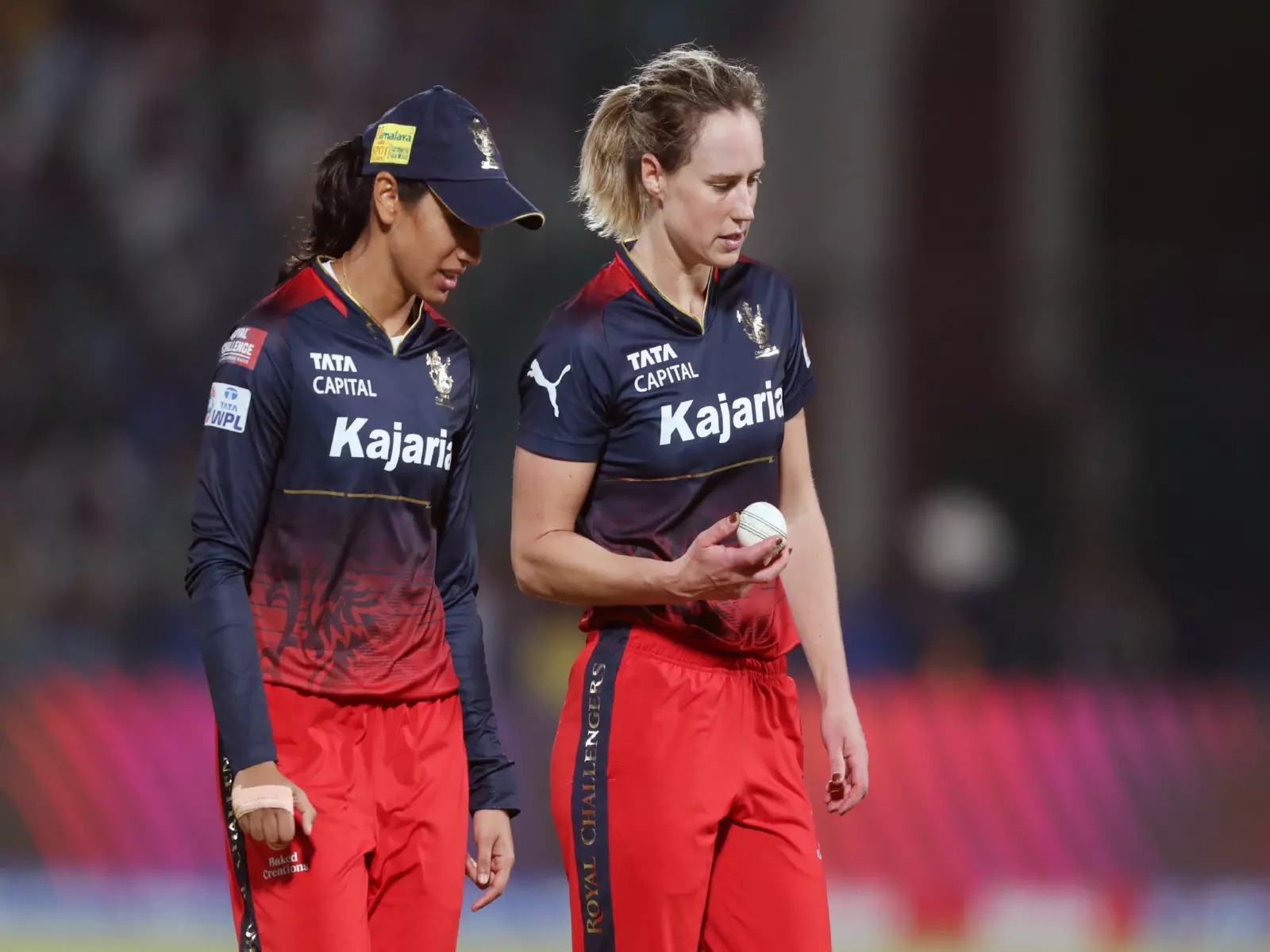 RCB कप्तान मंधाना ने पेरी की अनुपस्थिति और एमआई के खिलाफ पावर हिटिंग पर चर्चा की RCB कप्तान मंधाना ने पेरी की अनुपस्थिति और एमआई के खिलाफ पावर हिटिंग पर चर्चा की