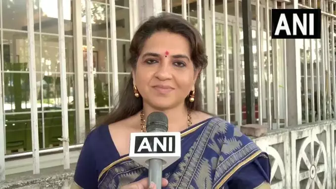 बांद्रा ईस्ट में शिवसेना उम्मीदवार हाजी कुरैशी पर हमला, बांद्रा ईस्ट में शिवसेना उम्मीदवार हाजी कुरैशी पर हमला,