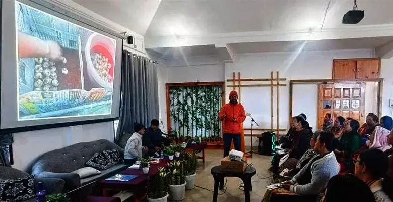 Arunachal: जीरो में फसल कटाई के बाद फूलों के मैनेजमेंट पर ट्रेनिंग हुई