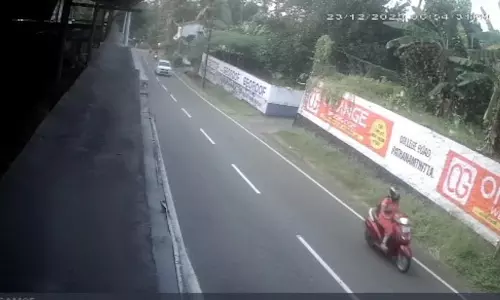 गर्लफ्रेंड के सामने हीरो बनने एक्सीडेंट किया, CCTV की मदद से पकड़ाया युवक गर्लफ्रेंड के सामने हीरो बनने एक्सीडेंट किया, CCTV की मदद से पकड़ाया युवक