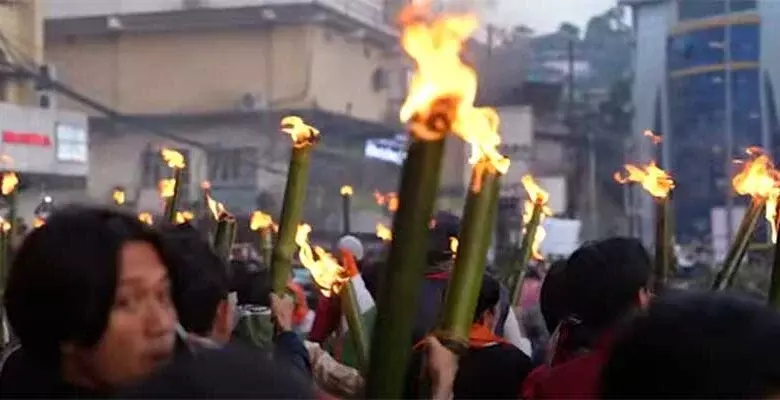 Arunachal: अवैध आप्रवासन के खिलाफ ईटानगर में मशाल रैली आयोजित की गई Arunachal: अवैध आप्रवासन के खिलाफ ईटानगर में मशाल रैली आयोजित की गई