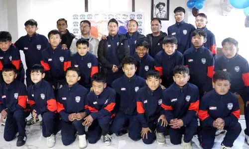 Sikkim: लोकेंद्र फुटबॉल अकादमी शिलांग में इंटरनेशनल यूथ टूर्नामेंट में सिक्किम का प्रतिनिधित्व करेगी Sikkim: लोकेंद्र फुटबॉल अकादमी शिलांग में इंटरनेशनल यूथ टूर्नामेंट में सिक्किम का प्रतिनिधित्व करेगी
