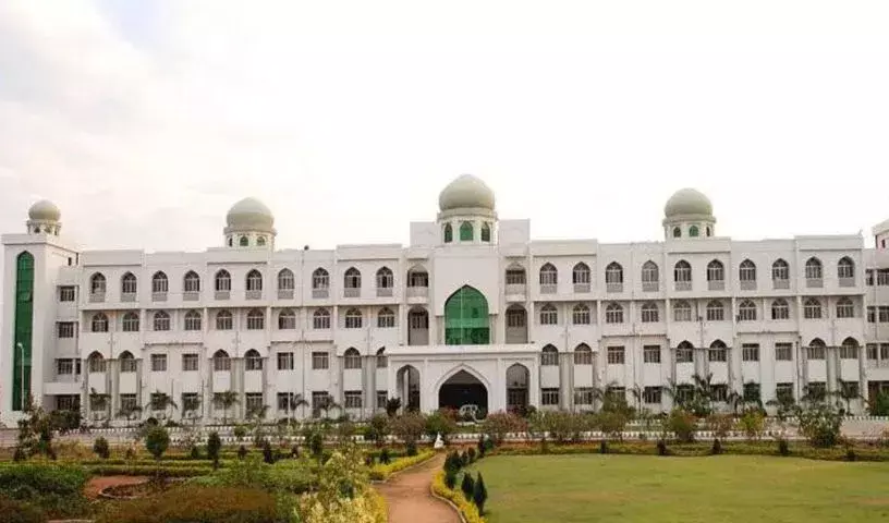 Hyderabad: यूनिवर्सिटी की ज़मीनों पर रियल एस्टेट की नजर? बीआरएस ने रेवंत रेड्डी पर साधा निशाना Hyderabad: यूनिवर्सिटी की ज़मीनों पर रियल एस्टेट की नजर? बीआरएस ने रेवंत रेड्डी पर साधा निशाना