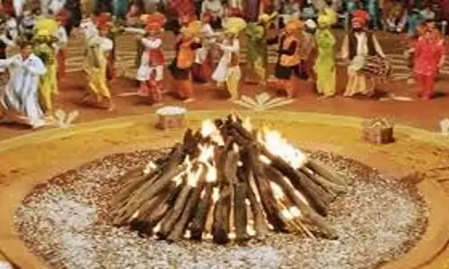 Lohri 2026: लोहड़ी त्योहार में क्यों जलाई जाती है अग्नि, जानें महत्व Lohri 2026: लोहड़ी त्योहार में क्यों जलाई जाती है अग्नि, जानें महत्व