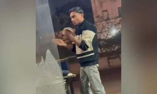चिकन पॉइंट में शर्मनाक हरकत, कारीगर को पुलिस ने लिया हिरासत में
