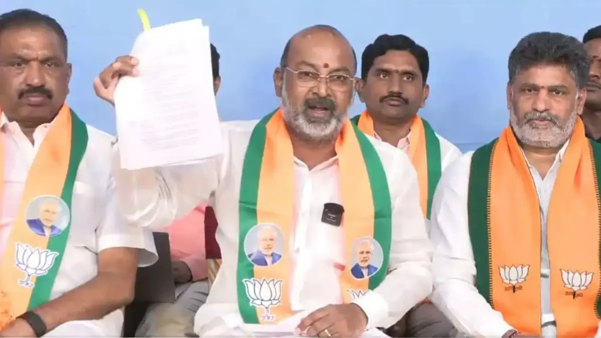 Hyderabad: बंदी संजय का आरोप, कांग्रेस और बीआरएस नदी जल मुद्दों से छिपा रहे अपनी नाकामियां Hyderabad: बंदी संजय का आरोप, कांग्रेस और बीआरएस नदी जल मुद्दों से छिपा रहे अपनी नाकामियां