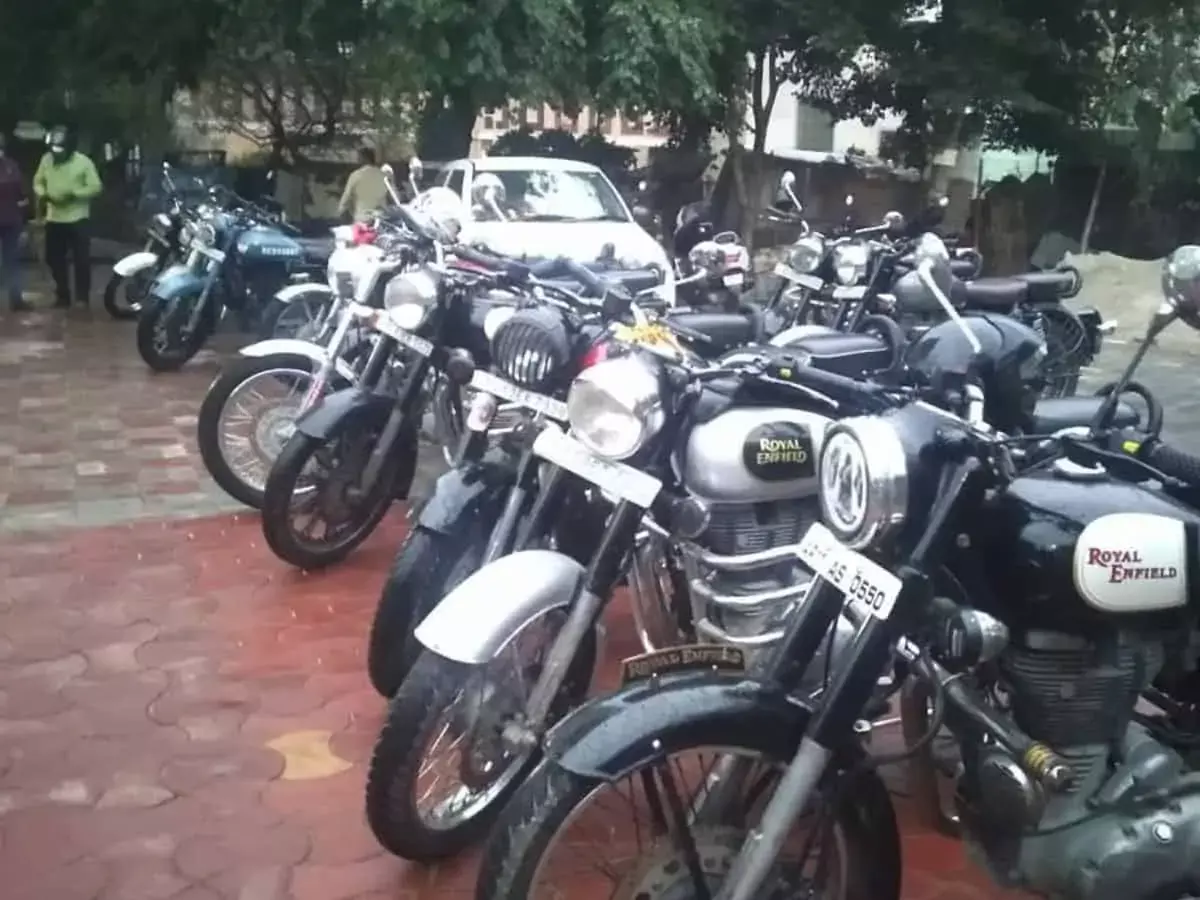 Hyderabad : हैदराबाद के पुराने शहर में पेट्रोलिंग के लिए पुलिस बाइक की संख्या बढ़ाएगी Hyderabad : हैदराबाद के पुराने शहर में पेट्रोलिंग के लिए पुलिस बाइक की संख्या बढ़ाएगी