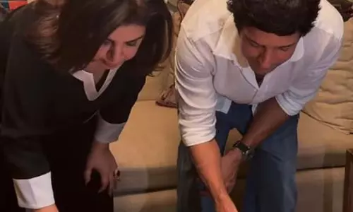 फराह और फरहान ने एक साथ सेलिब्रेट किया अपना जन्मदिन, जोया अख्तर ने पोस्ट किया वीडियो फराह और फरहान ने एक साथ सेलिब्रेट किया अपना जन्मदिन, जोया अख्तर ने पोस्ट किया वीडियो