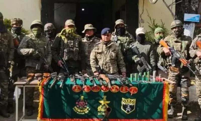Manipur: कांगपोकपी में मुठभेड़ के बाद संयुक्त बलों ने मोर्टार और ग्रेनेड बरामद किए Manipur: कांगपोकपी में मुठभेड़ के बाद संयुक्त बलों ने मोर्टार और ग्रेनेड बरामद किए