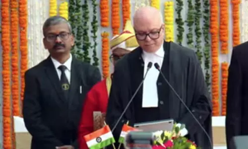 जस्टिस एमएस सौनक बने झारखंड हाईकोर्ट के 18वें चीफ जस्टिस, राज्यपाल ने दिलाई शपथ जस्टिस एमएस सौनक बने झारखंड हाईकोर्ट के 18वें चीफ जस्टिस, राज्यपाल ने दिलाई शपथ