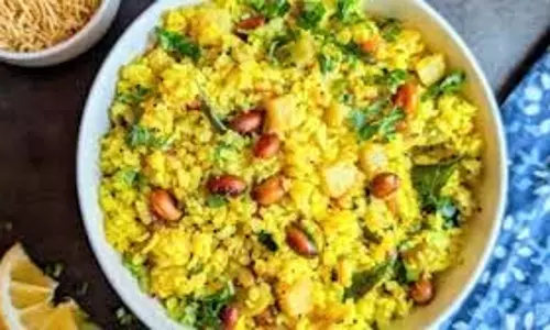 Aloo Kanda Poha Recipe: सुबह के नाश्ते में बनाएं गरमागरम टेस्टी आलू कांदा पोहा Aloo Kanda Poha Recipe: सुबह के नाश्ते में बनाएं गरमागरम टेस्टी आलू कांदा पोहा