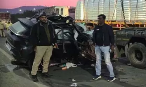 भीषण सड़क हादसा, पूर्व गृह मंत्री की बेटी समेत तीन की मौत भीषण सड़क हादसा, पूर्व गृह मंत्री की बेटी समेत तीन की मौत