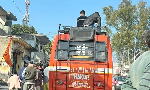 Jammu-Kashmir: यातायात नियमों का उल्लंघन करने वालों के खिलाफ कार्रवाई