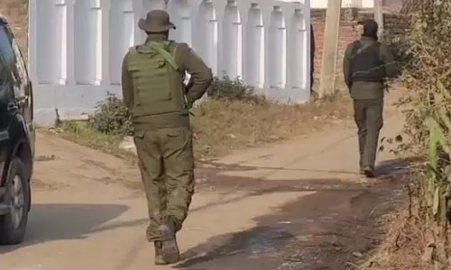 Jammu Kashmir : इस इलाके में दिखा हथियारबंद युवक, सर्च ऑपरेशन जारी