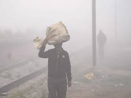 Dense fog और ठंडी हवाओं से दिल्ली में ठंड बढ़ी, न्यूनतम तापमान सामान्य से नीचे