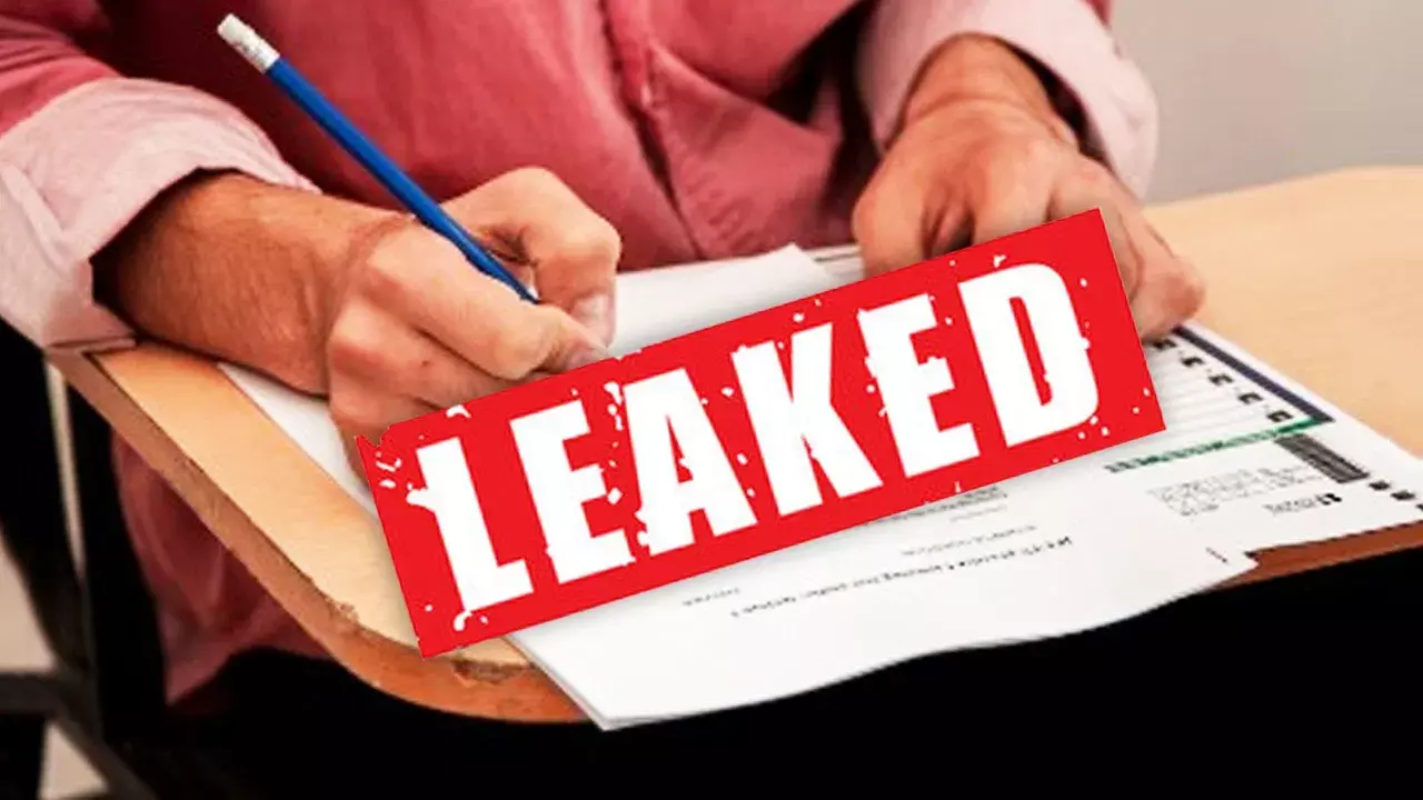 Lucknow: STF ने खोला भर्ती पेपर लीक का गड़बड़ी नेटवर्क Lucknow: STF ने खोला भर्ती पेपर लीक का गड़बड़ी नेटवर्क