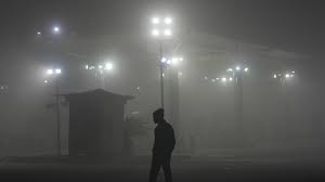 Delhi में ठंड बढ़ी, पारा 5.8 डिग्री सेल्सियस पर पहुंचा, इस सीजन में तीसरा सबसे कम तापमान