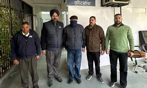 MC क्लर्क 2,000 रुपये की रिश्वत लेते रंगे हाथ पकड़ा गया MC क्लर्क 2,000 रुपये की रिश्वत लेते रंगे हाथ पकड़ा गया