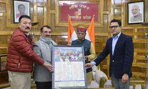 राज्यपाल और मुख्यमंत्री ने HPU कैलेंडर जारी किया राज्यपाल और मुख्यमंत्री ने HPU कैलेंडर जारी किया