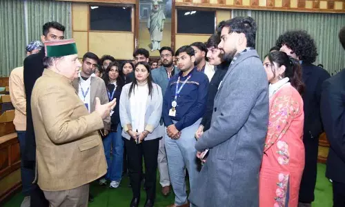 Himachal: 28 राज्यों के छात्र स्पीकर से मिले Himachal: 28 राज्यों के छात्र स्पीकर से मिले