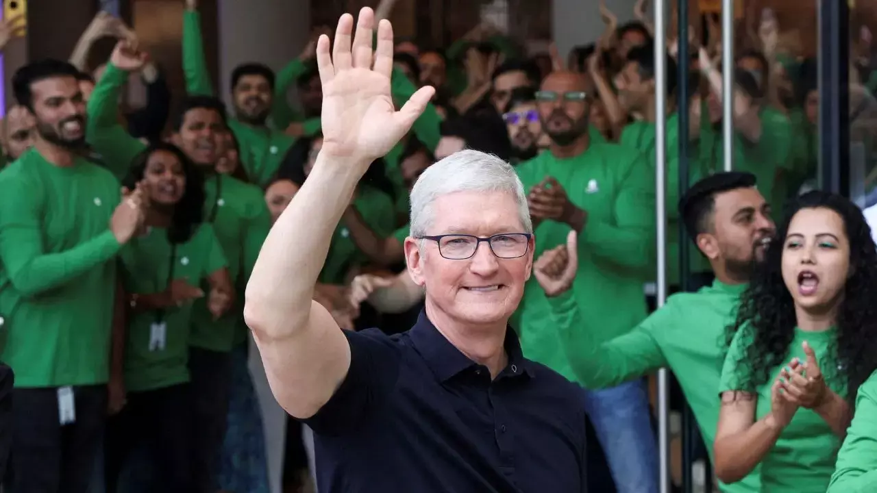 Apple के बॉस को सैलरी, टिम कुक की $74.6 मिलियन सैलरी का ब्रेकडाउन सामने आया Apple के बॉस को सैलरी, टिम कुक की $74.6 मिलियन सैलरी का ब्रेकडाउन सामने आया