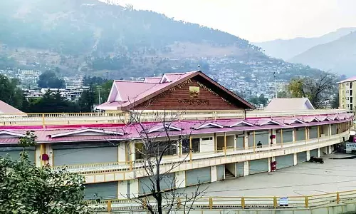 Kullu दशहरा कमर्शियल कॉम्प्लेक्स को ज़्यादा किराए की वजह से अभी तक किराएदार नहीं मिले हैं