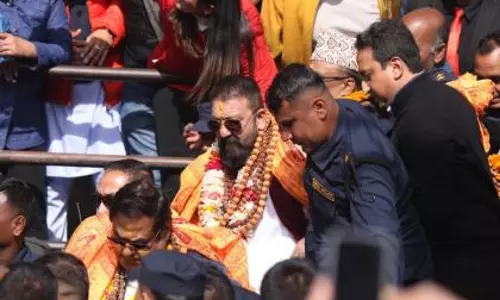 Sanjay Dutt ने काठमांडू के पशुपतिनाथ मंदिर में पूजा-अर्चना की