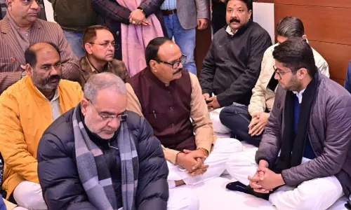 Bareilly: डिप्टी सीएम ब्रजेश ने दिवंगत विधायक के परिजनों से की शोक भेंट