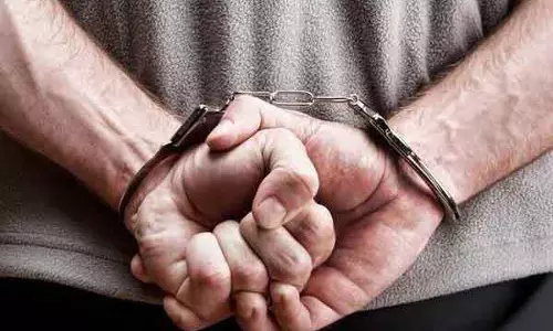 Baripada युवकों को कपड़े उतारकर नेशनल हाईवे पर घुमाया गया; 2 पकड़े गए Baripada युवकों को कपड़े उतारकर नेशनल हाईवे पर घुमाया गया; 2 पकड़े गए