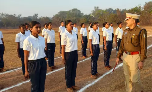 धमतरी जिले के चयनित नव आरक्षकों के सेवा काल की पहली जनरल परेड, SP ने दिया अनुशासन का संदेश धमतरी जिले के चयनित नव आरक्षकों के सेवा काल की पहली जनरल परेड, SP ने दिया अनुशासन का संदेश