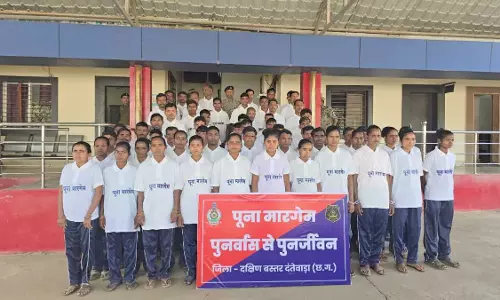 दंतेवाड़ा में 64 नक्सलियों ने किया सरेंडर