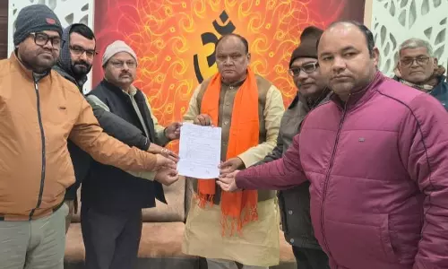 Bareilly: सांसद से मुलाकात में शिक्षक ने उठाए समायोजन के सवाल Bareilly: सांसद से मुलाकात में शिक्षक ने उठाए समायोजन के सवाल