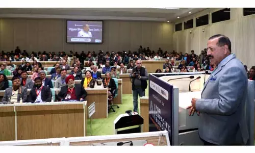 Dr. Jitendra ने ‘कर्मयोगी एआई क्लासरूम’ लॉन्च किया, ‘नियम से भूमिका’ शासन में बदलाव को दोहराया Dr. Jitendra ने ‘कर्मयोगी एआई क्लासरूम’ लॉन्च किया, ‘नियम से भूमिका’ शासन में बदलाव को दोहराया
