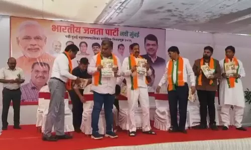 BMC चुनावों से पहले निलंबित कांग्रेस के 12 पार्षदों ने भाजपा में शामिल हुए BMC चुनावों से पहले निलंबित कांग्रेस के 12 पार्षदों ने भाजपा में शामिल हुए