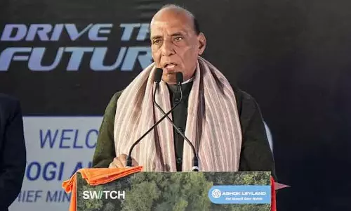 उत्तर प्रदेश डिफेंस कॉरिडोर नोड्स में 34,000 करोड़ से ज़्यादा का निवेश हुआ: Rajnath Singh उत्तर प्रदेश डिफेंस कॉरिडोर नोड्स में 34,000 करोड़ से ज़्यादा का निवेश हुआ: Rajnath Singh