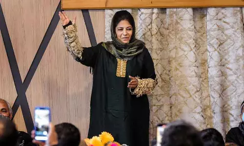 Mehbooba Mufti ने ममता बनर्जी को शेरनी कहा, कहा कि वह सरेंडर नहीं करेंगी Mehbooba Mufti ने ममता बनर्जी को शेरनी कहा, कहा कि वह सरेंडर नहीं करेंगी