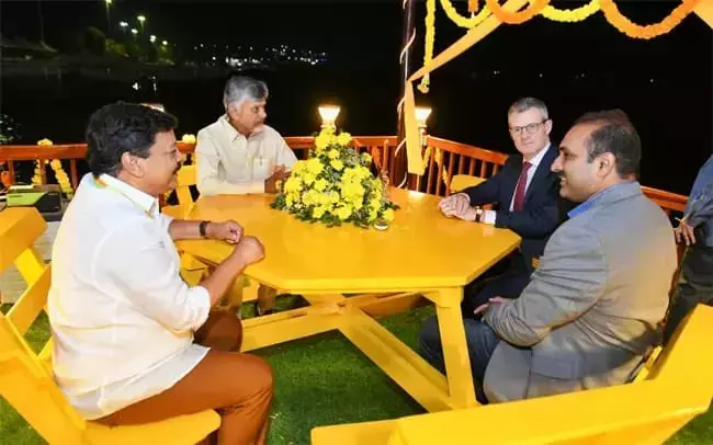 CM नायडू ने EU राजदूत के साथ व्यापार, इंफ्रास्ट्रक्चर, निवेश पर बातचीत की CM नायडू ने EU राजदूत के साथ व्यापार, इंफ्रास्ट्रक्चर, निवेश पर बातचीत की