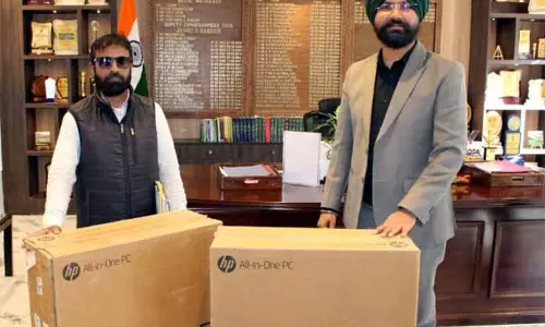 डीसी ने ब्लॉक दिवस का वादा पूरा किया, GUPS तशनाल को 3 कंप्यूटर सौंपे