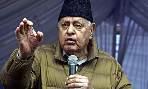 सरकार सामाजिक-आर्थिक विकास और विशेष दर्जे पर ध्यान दे रही है: Farooq सरकार सामाजिक-आर्थिक विकास और विशेष दर्जे पर ध्यान दे रही है: Farooq