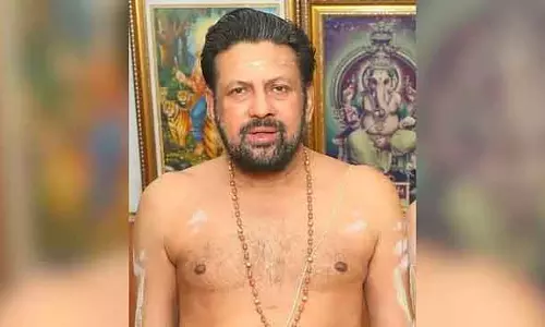 सबरीमाला सोना चोरी मामला: SIT ने जांच की, मुख्य पुजारी गिरफ्तार सबरीमाला सोना चोरी मामला: SIT ने जांच की, मुख्य पुजारी गिरफ्तार