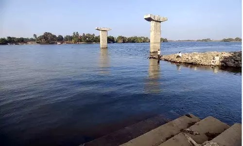 हिप्पारागी बैराज गेट की मरम्मत नहीं हुई: 1.5 TMC फीट पानी लीक हो रहा है हिप्पारागी बैराज गेट की मरम्मत नहीं हुई: 1.5 TMC फीट पानी लीक हो रहा है