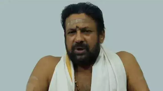Kerala: गिरफ्तारी के बाद भी कंदारारू राजीवारू को हटाने में धार्मिक प्रोटोकॉल बना बाधा Kerala: गिरफ्तारी के बाद भी कंदारारू राजीवारू को हटाने में धार्मिक प्रोटोकॉल बना बाधा