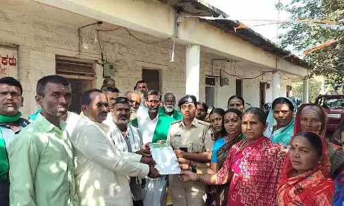 Karnataka : गांववालों ने शराब की गैर-कानूनी बिक्री रोकने की अपील की
