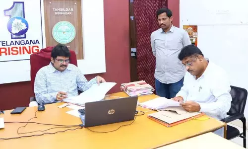 सार्वजनिक सेवाओं पर विशेष ध्यान दिया जाना चाहिए: Collector हनुमंथा राव सार्वजनिक सेवाओं पर विशेष ध्यान दिया जाना चाहिए: Collector हनुमंथा राव